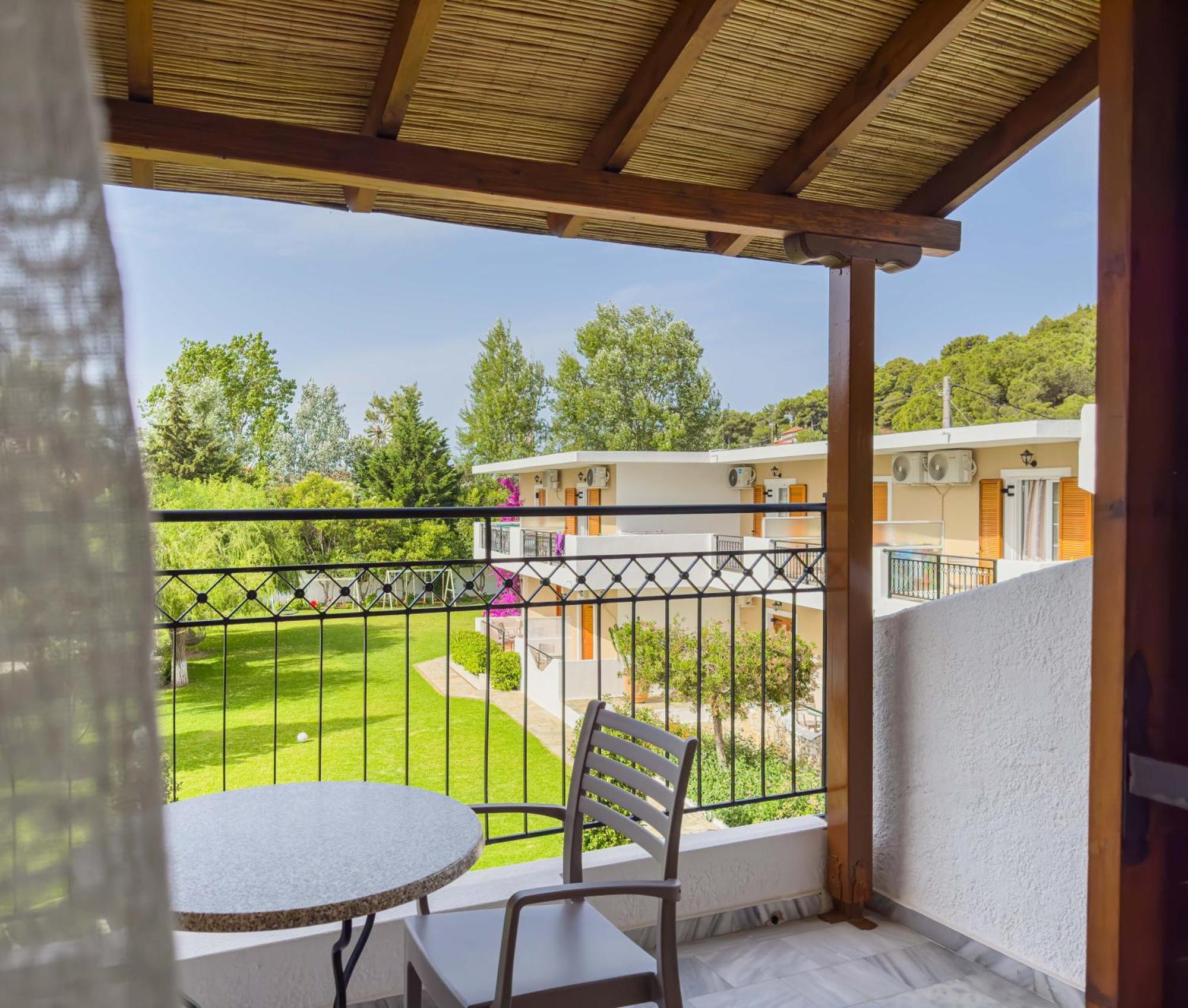 Almira Hotel Трулос Екстериор снимка